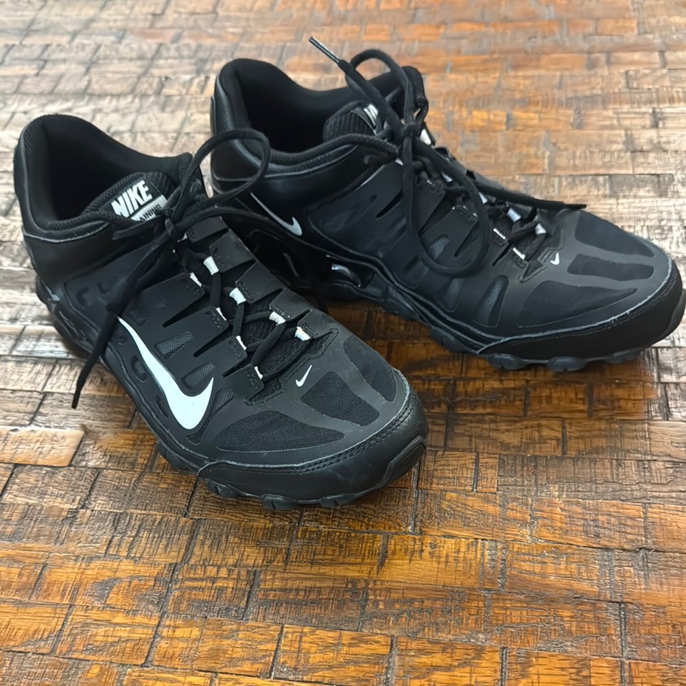Nike Reax men’s Trainers 621716-033 size 11 black with white accents.